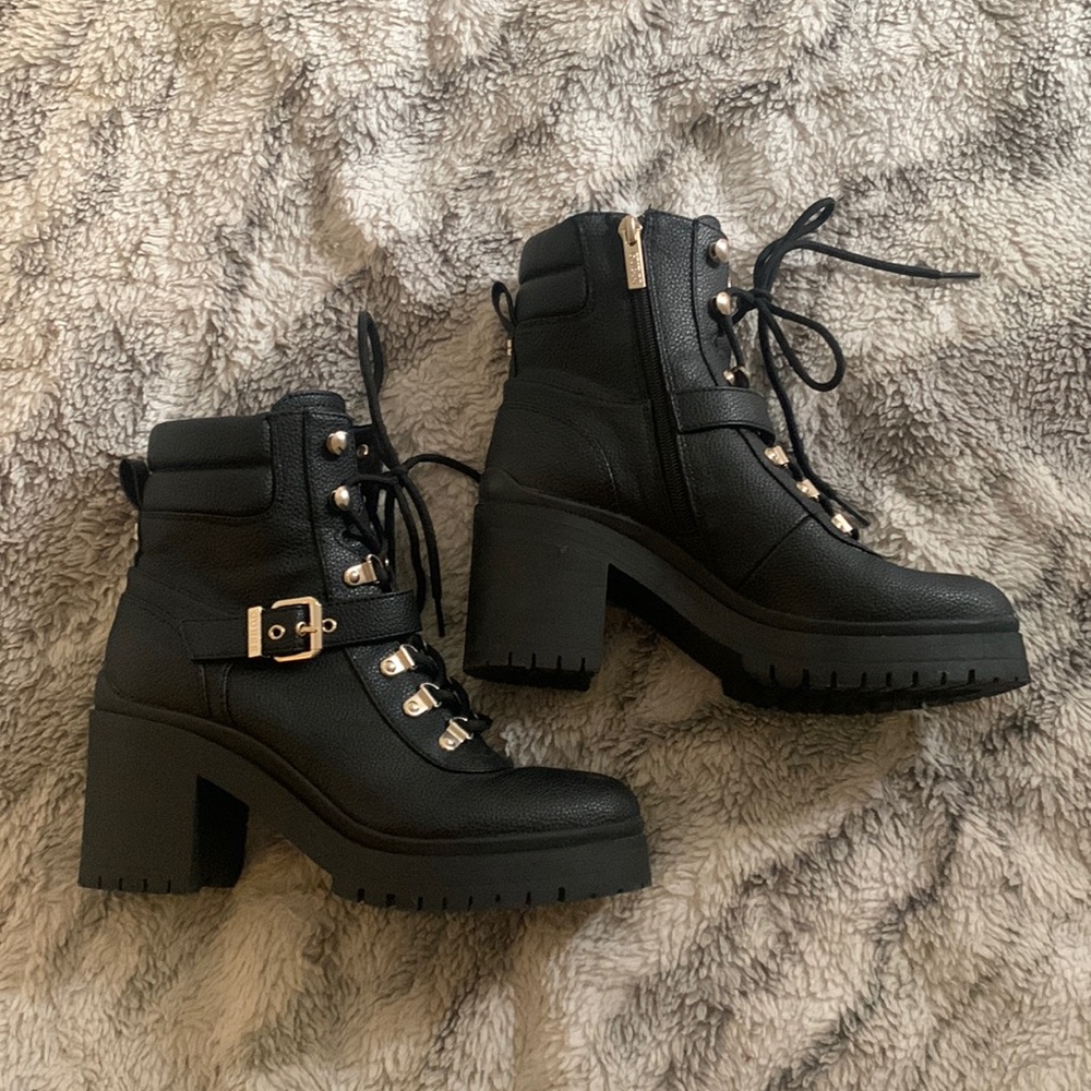 Guess wedge boots